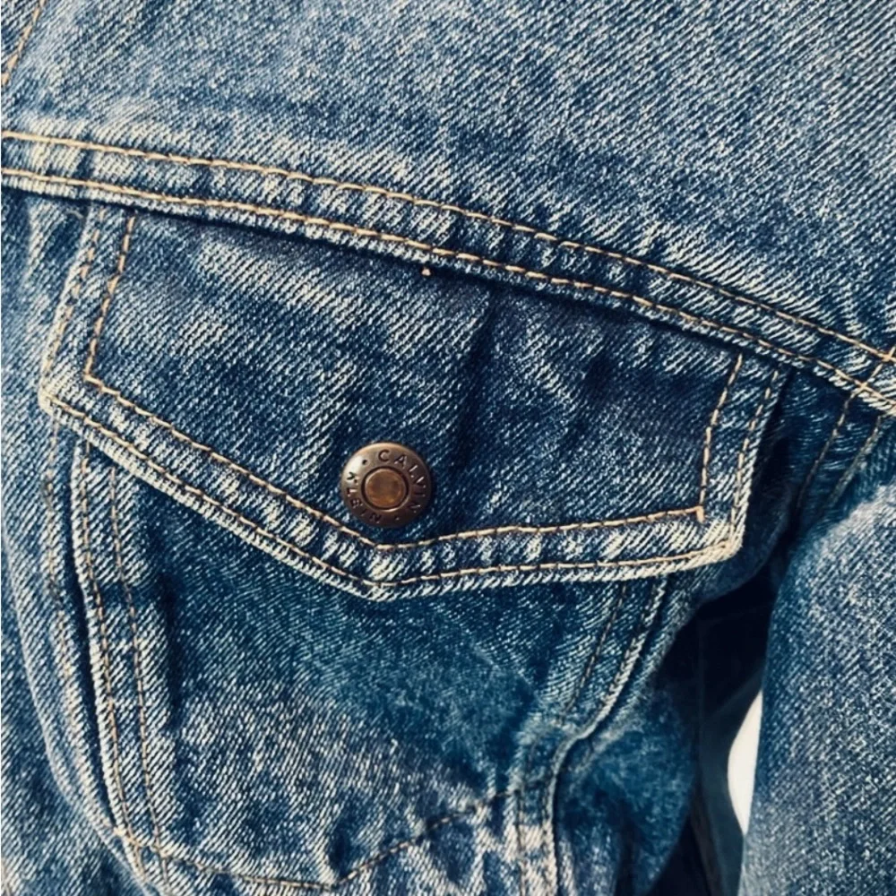 Vintage 80s Durable blue classic trucker jacket.Somewhat distressed.Size M
